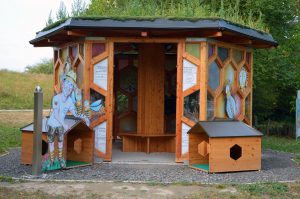 Ein Haus für Bienen – Bienenpavillion